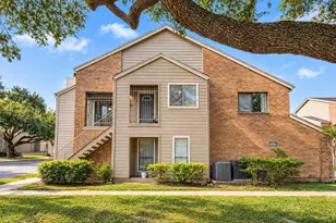 6701 Sands Point Dr, Houston, TX 77074 - Photo 2