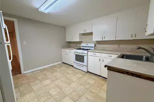 503 McKee St, Clute, TX 77531 - Photo 12