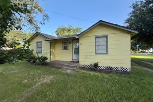 503 McKee St, Clute, TX 77531 - Photo 1