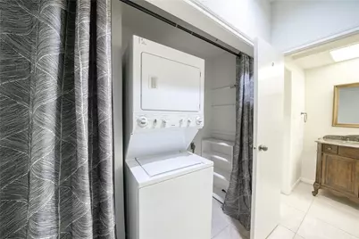 11711 Memorial Dr Drive #573, Houston, TX 77024 - Photo 10