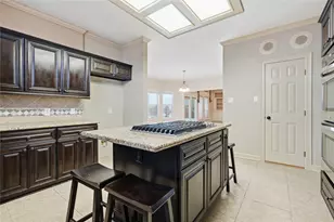 708 Bayou Crest Cir, Dickinson, TX 77539 - Photo 8