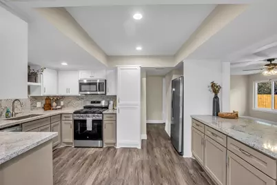 1810 N Red Cedar Circle, The Woodlands, TX 77380 - Photo 8
