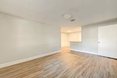 5102 Lyndhurst Drive, Houston, TX 77033 - Photo 2