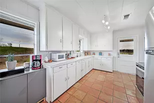 9252 FM949, Cat Spring, TX 78933 - Photo 10