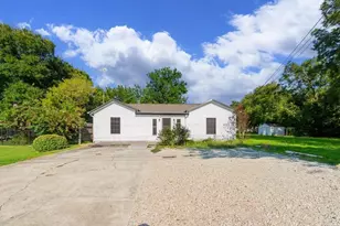 2523 S Broadway St, La Porte, TX 77571 - Photo 2