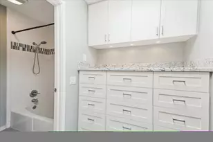 318 Litchfield Ln, Houston, TX 77024 - Photo 18