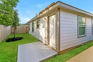 1048 Burkes Rdg Trl, Conroe, TX 77301 - Photo 2