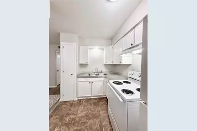 201 S Kaysie Street #3, Angleton, TX 77515 - Photo 8