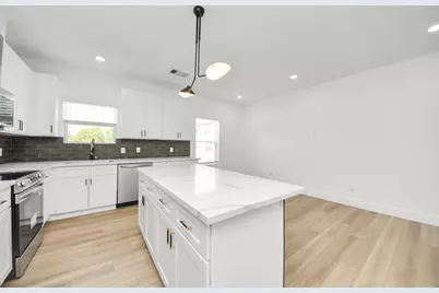 801 E 32nd 1/2 Street #B, Houston, TX 77022 - Photo 18