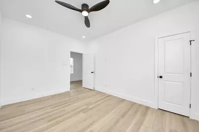 801 E 32nd 1/2 Street #B, Houston, TX 77022 - Photo 8