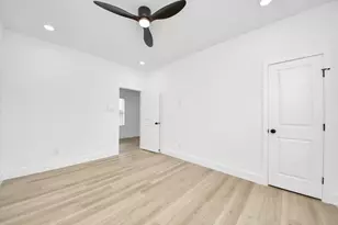 801 E 32nd 1/2 St, Houston, TX 77022 - Photo 8