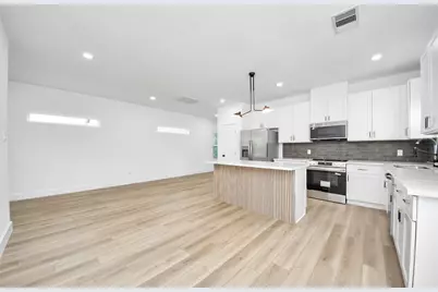 801 E 32nd 1/2 Street #B, Houston, TX 77022 - Photo 22