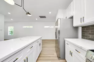 801 E 32nd 1/2 St, Houston, TX 77022 - Photo 14