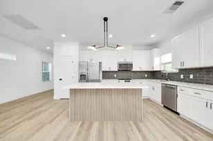 801 E 32nd 1/2 St, Houston, TX 77022 - Photo 26