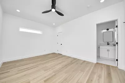 801 E 32nd 1/2 Street #B, Houston, TX 77022 - Photo 32