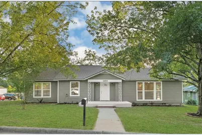 1930 Avenue P, Huntsville, TX 77340 - Photo 2