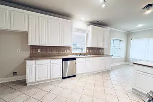 16927 Tower Ridge, Friendswood, TX 77546 - Photo 8