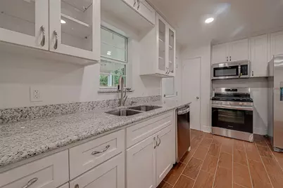 5703 Belmark Street, Houston, TX 77033 - Photo 8