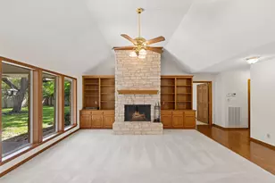 203 Oak Cluster Dr, Columbus, TX 78934 - Photo 4