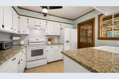 2015 Lee Street, Brenham, TX 77833 - Photo 6