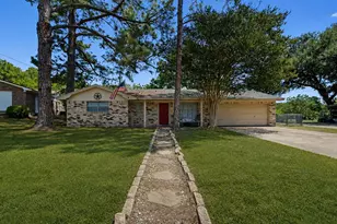 2015 Lee St, Brenham, TX 77833 - Photo 1