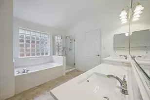 3827 E Peach Hollow Cir, Pearland, TX 77584 - Photo 10