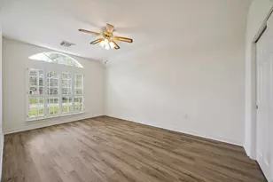 3827 E Peach Hollow Cir, Pearland, TX 77584 - Photo 12