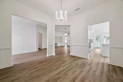 3827 E Peach Hollow Circle, Pearland, TX 77584 - Photo 4