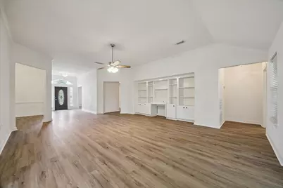 3827 E Peach Hollow Circle, Pearland, TX 77584 - Photo 2