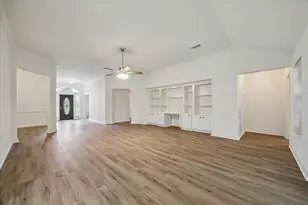 3827 E Peach Hollow Cir, Pearland, TX 77584 - Photo 2