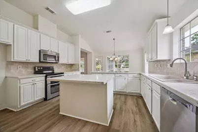 3827 E Peach Hollow Circle, Pearland, TX 77584 - Photo 6