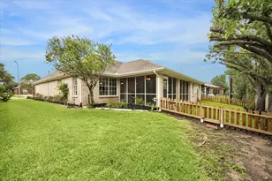 3827 E Peach Hollow Cir, Pearland, TX 77584 - Photo 16