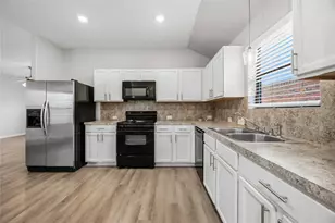 8002 W Red Oak Ln, Texas City, TX 77591 - Photo 12