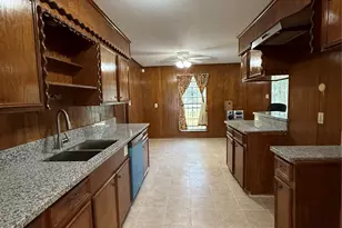 7325 Ley Rd, Houston, TX 77028 - Photo 10