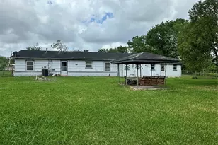 2221 S Front St, Angleton, TX 77515 - Photo 20