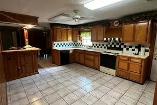 2221 S Front St, Angleton, TX 77515 - Photo 4