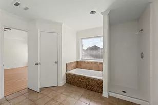11430 Weathering Oaks Dr, Houston, TX 77066 - Photo 22