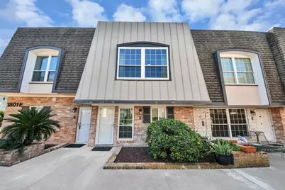 1801 Stoney Brook Drive #107, Houston, TX 77063 - Photo 2