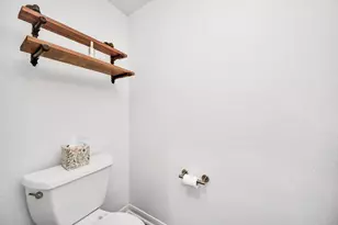 1801 Stoney Brook Dr, Houston, TX 77063 - Photo 16