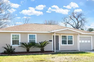 7225 Hummingbird Ln, Texas City, TX 77591 - Photo 1