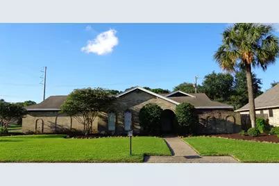 1401 22nd Avenue N, Texas City, TX 77590 - Photo 1