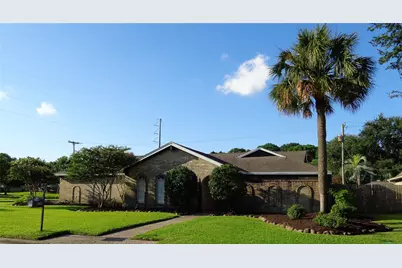 1401 22nd Avenue N, Texas City, TX 77590 - Photo 2