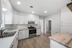711 Bowie St, Baytown, TX 77520 - Photo 10