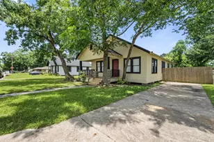 711 Bowie St, Baytown, TX 77520 - Photo 2