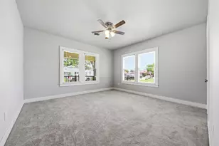 711 Bowie St, Baytown, TX 77520 - Photo 16