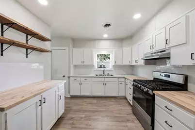 711 Bowie Street, Baytown, TX 77520 - Photo 8