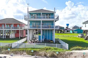 1822 Redfish Ln, Crystal Beach, TX 77650 - Photo 2