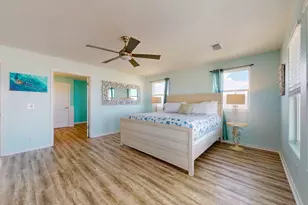 1822 Redfish Ln, Crystal Beach, TX 77650 - Photo 12