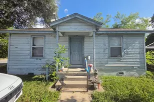 2135 W Wildwood Dr, San Antonio, TX 78201 - Photo 1