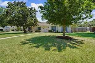 1010 Beachcomber Ln, Houston, TX 77062 - Photo 2